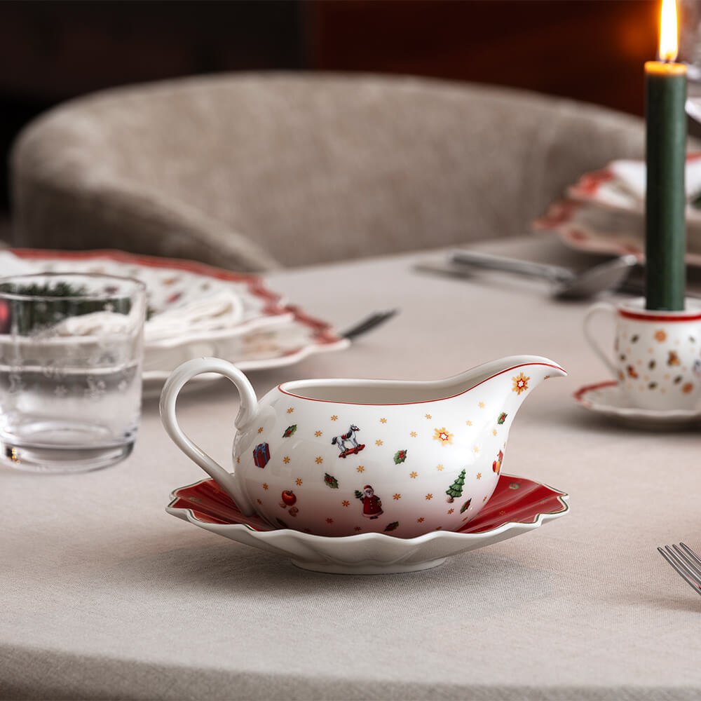 Villeroy & Boch Sauciere mit Unterteil Toys Delight. Detailbild.